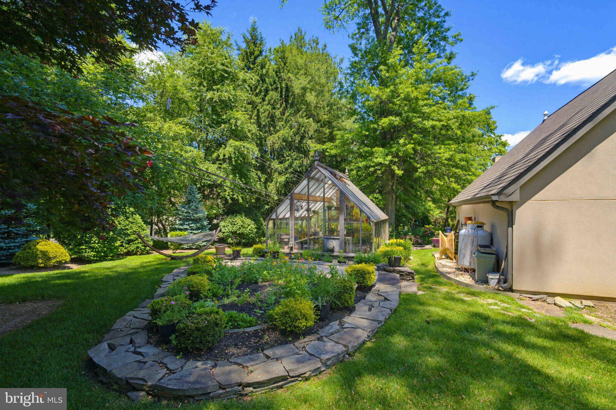 HUNTINGDON VALLEY - Residential