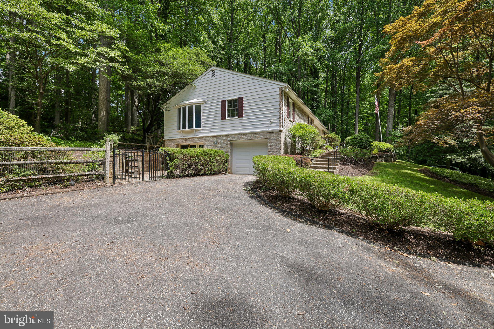 HONEYSUCKLE HILL - Residential
