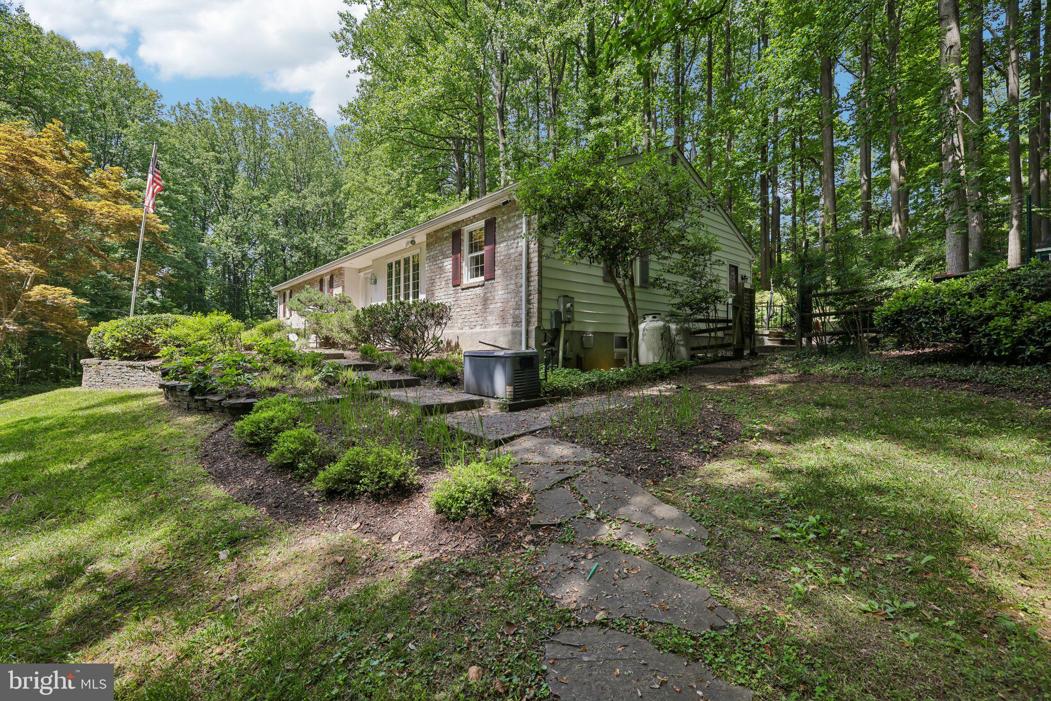 HONEYSUCKLE HILL - Residential