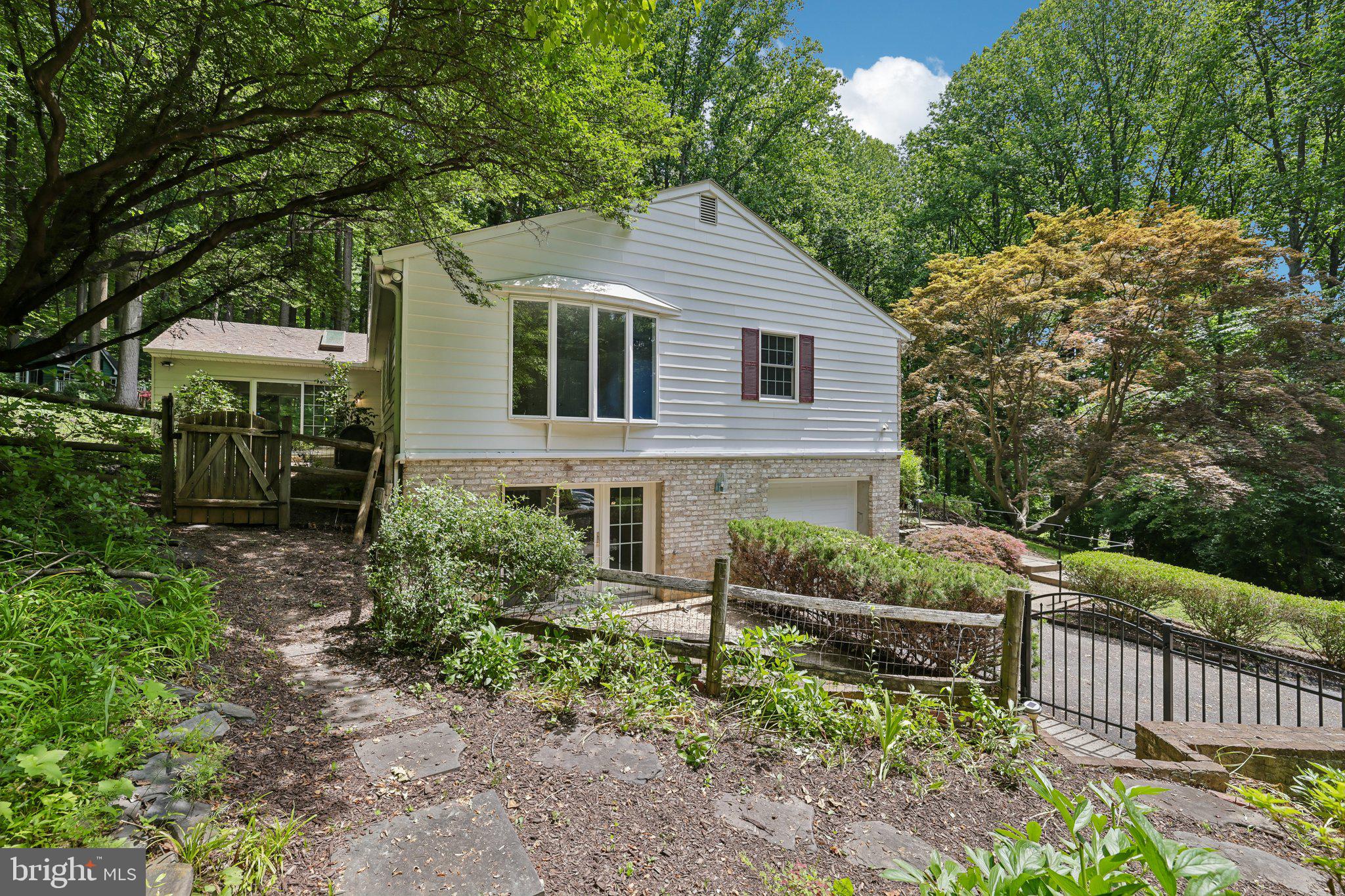 HONEYSUCKLE HILL - Residential
