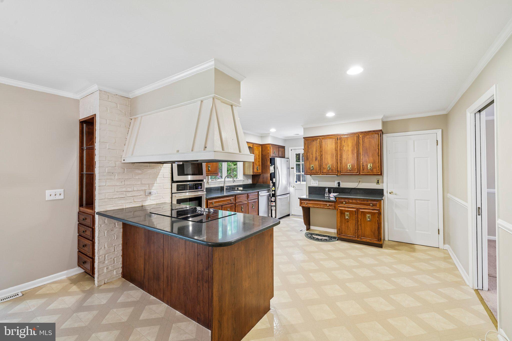 HONEYSUCKLE HILL - Residential