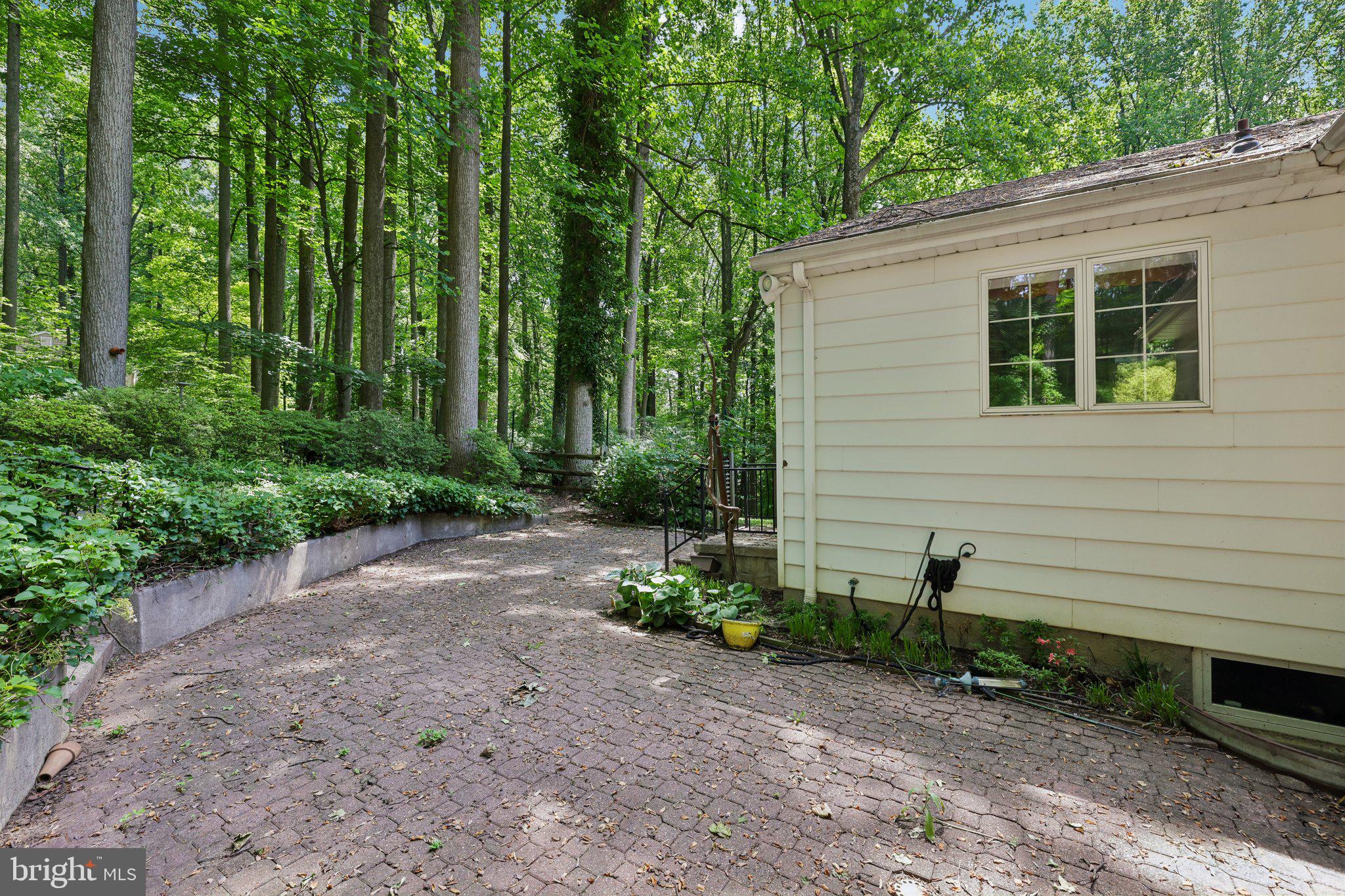 HONEYSUCKLE HILL - Residential