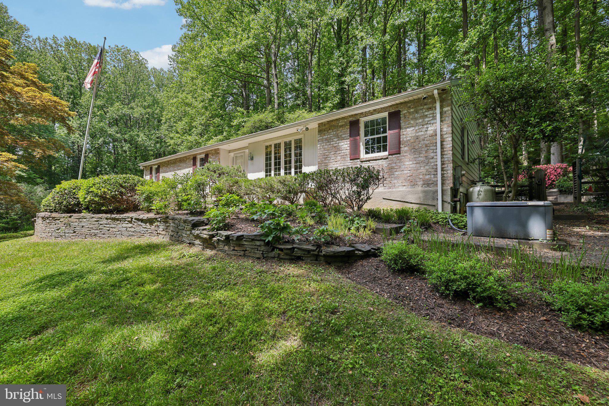 HONEYSUCKLE HILL - Residential