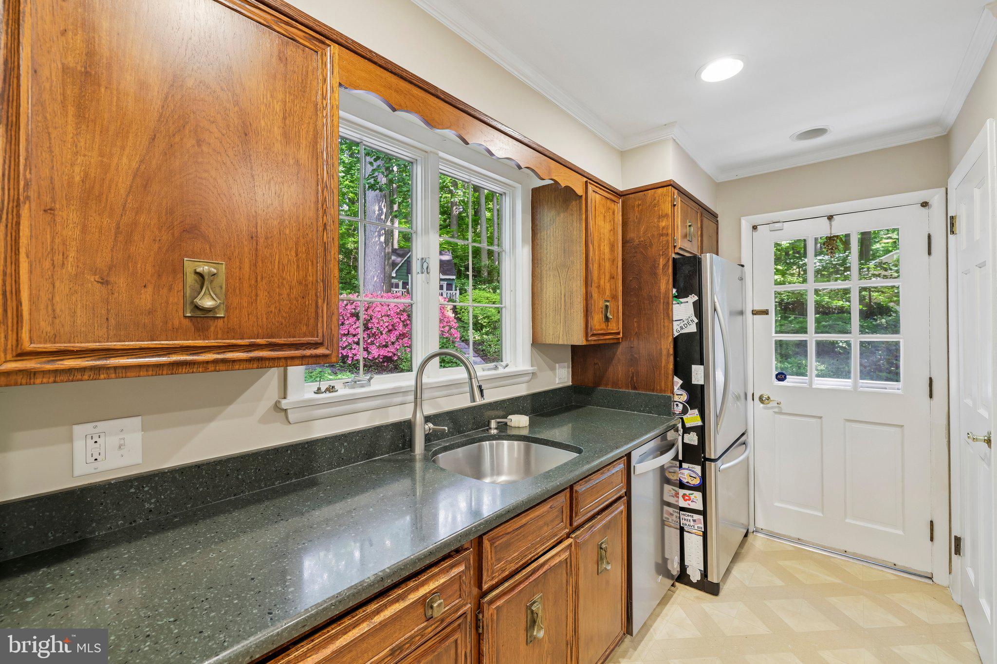 HONEYSUCKLE HILL - Residential