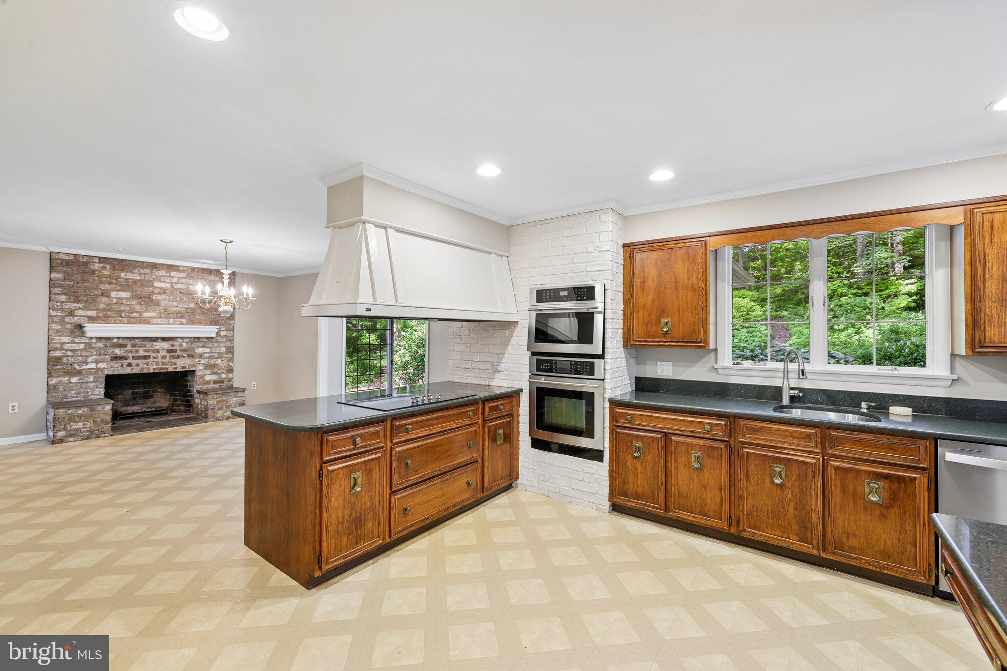 HONEYSUCKLE HILL - Residential