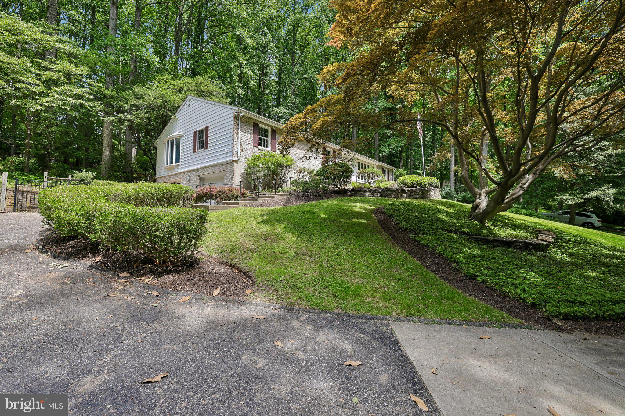 HONEYSUCKLE HILL - Residential