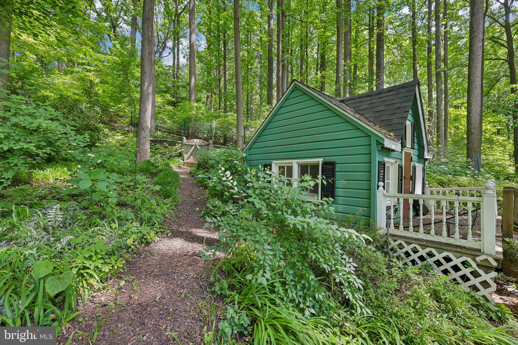 HONEYSUCKLE HILL - Residential