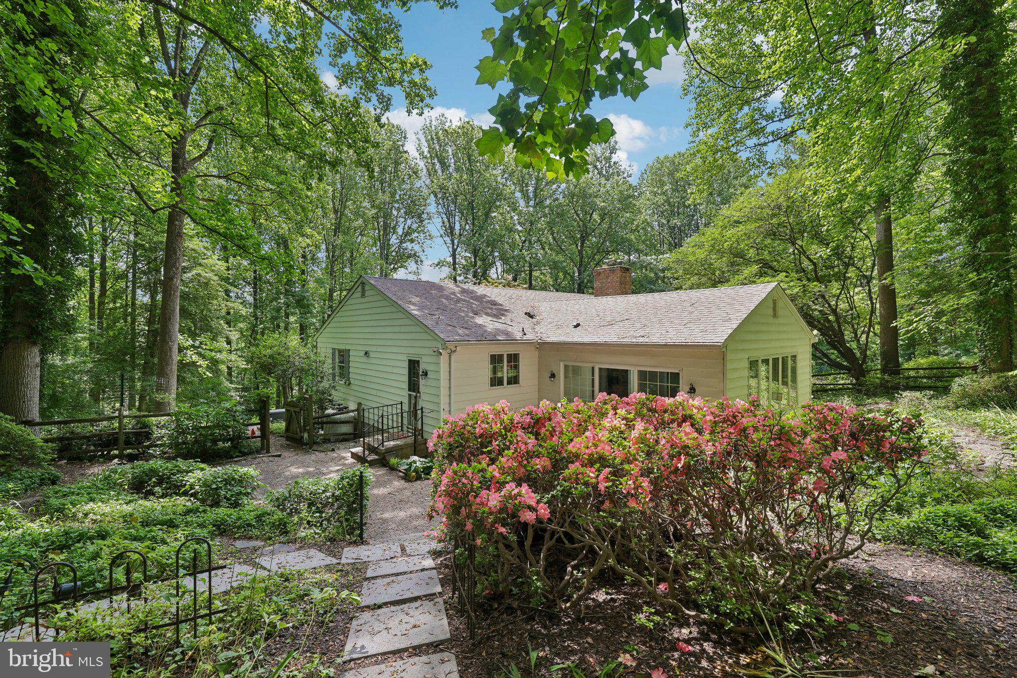 HONEYSUCKLE HILL - Residential