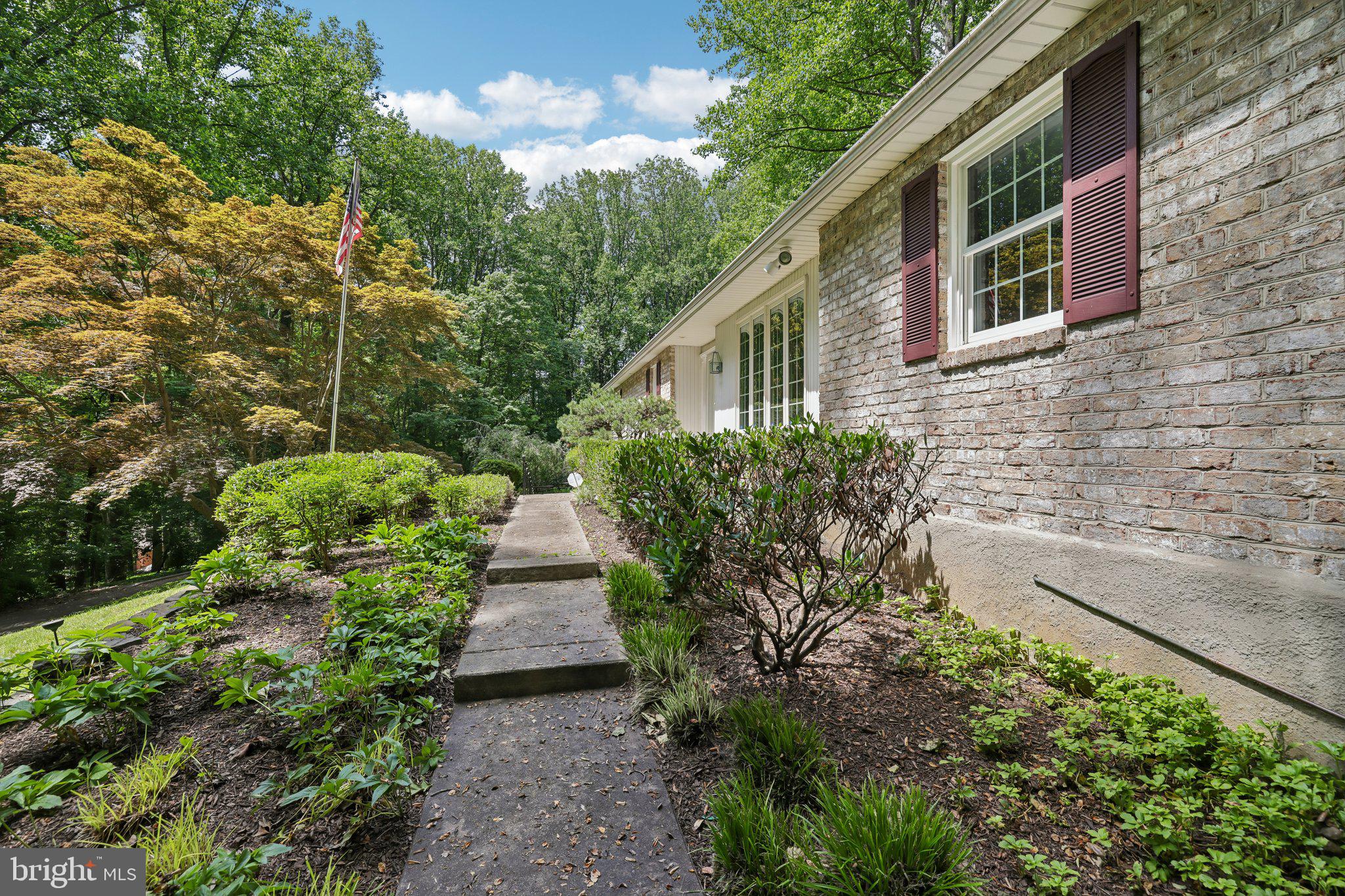 HONEYSUCKLE HILL - Residential