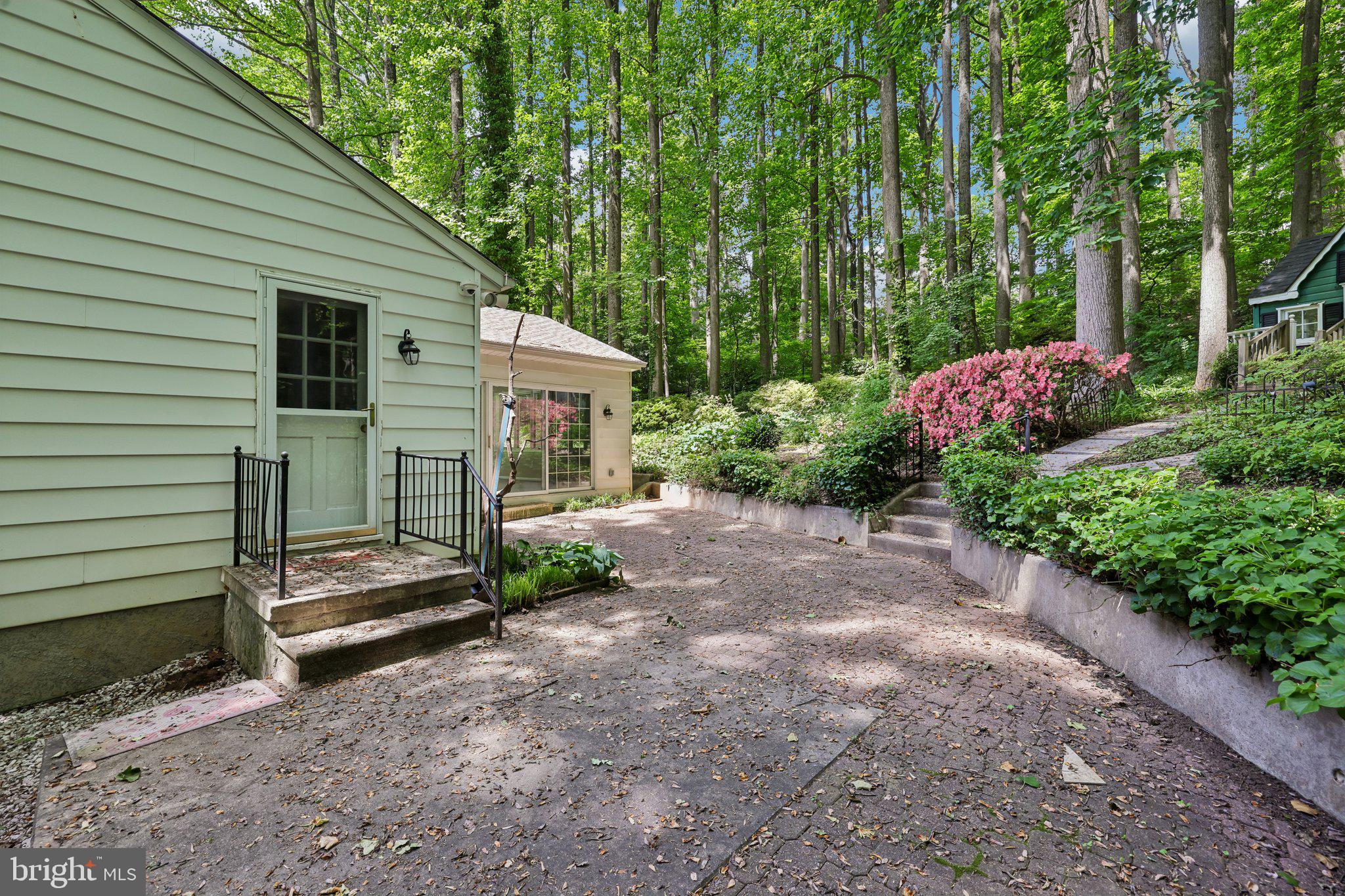 HONEYSUCKLE HILL - Residential