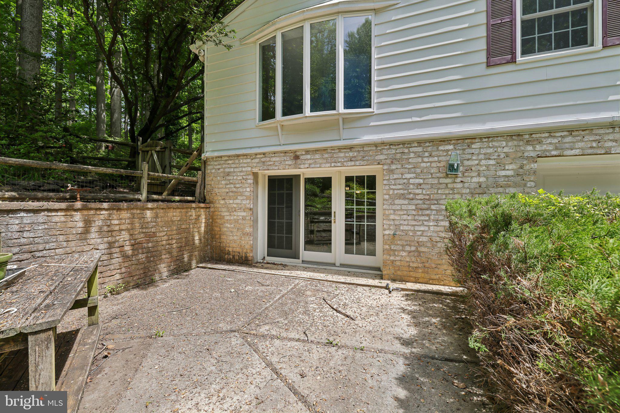 HONEYSUCKLE HILL - Residential