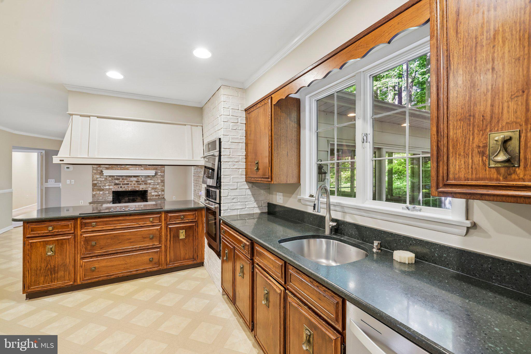 HONEYSUCKLE HILL - Residential