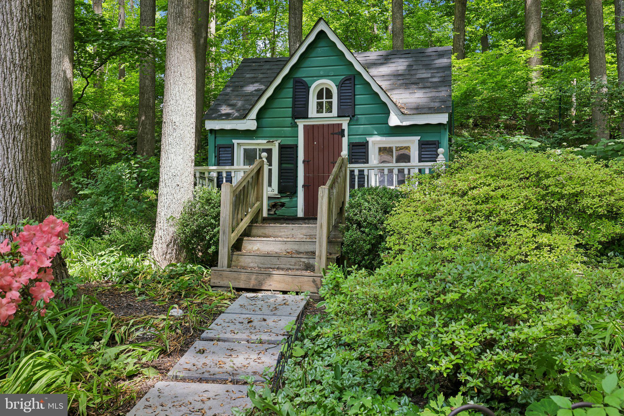HONEYSUCKLE HILL - Residential