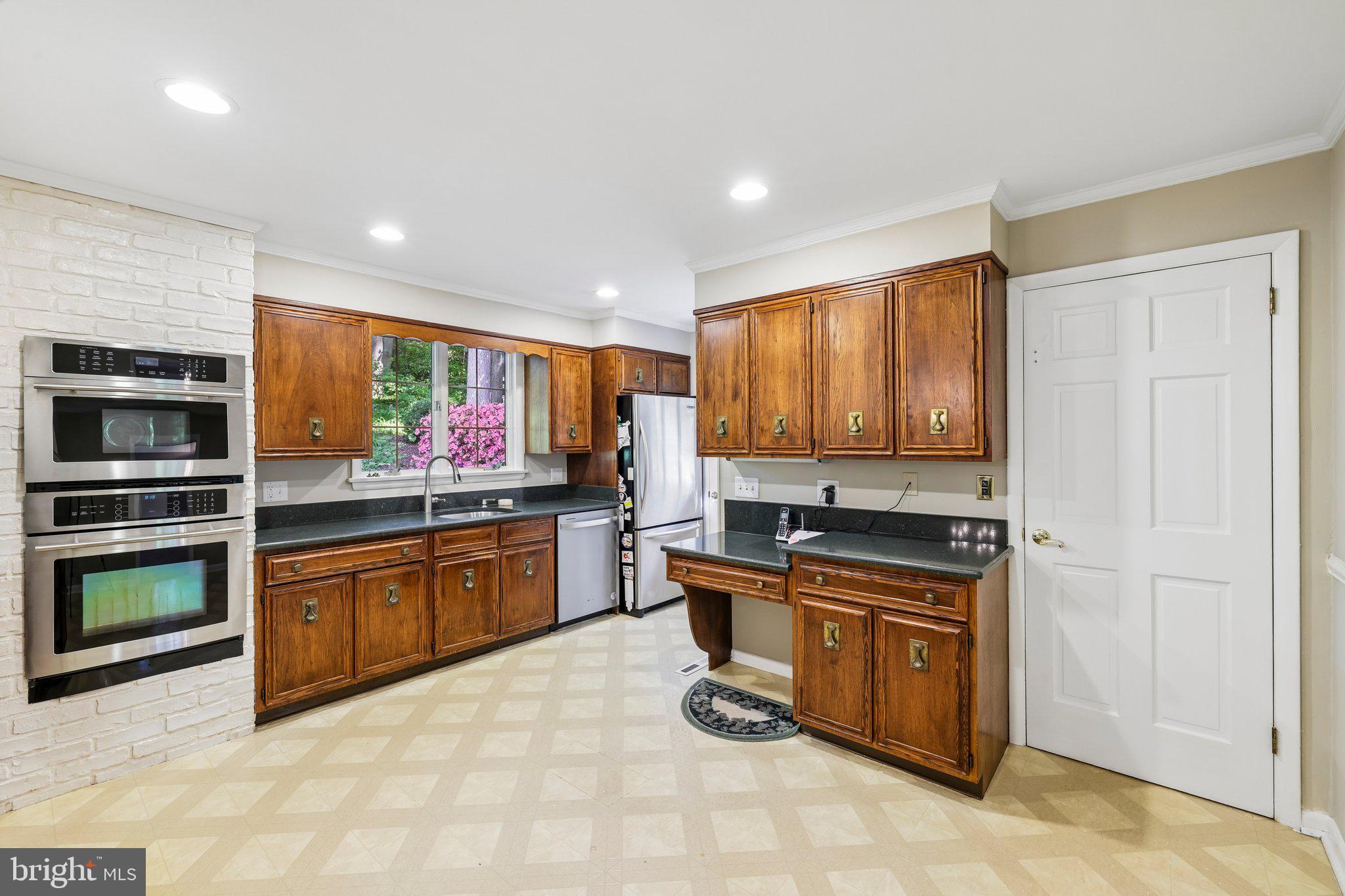 HONEYSUCKLE HILL - Residential