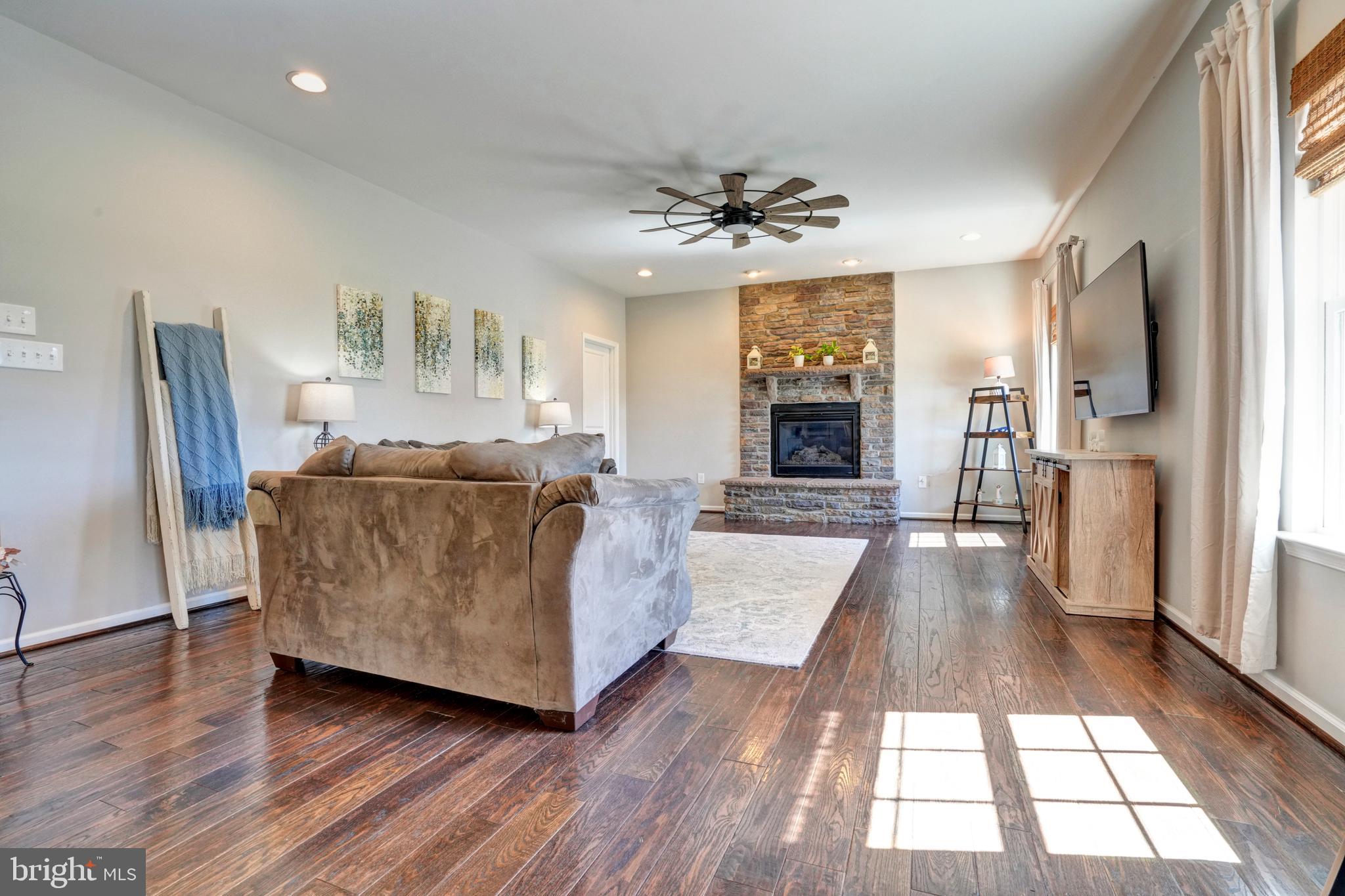 PRES AT MONTGOMERY - Residential