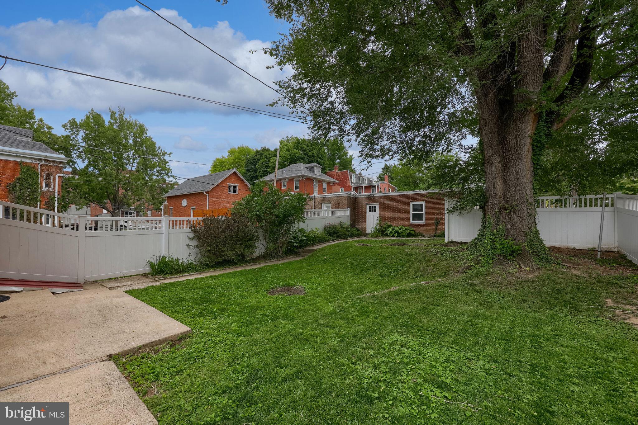 LANCASTER - Residential