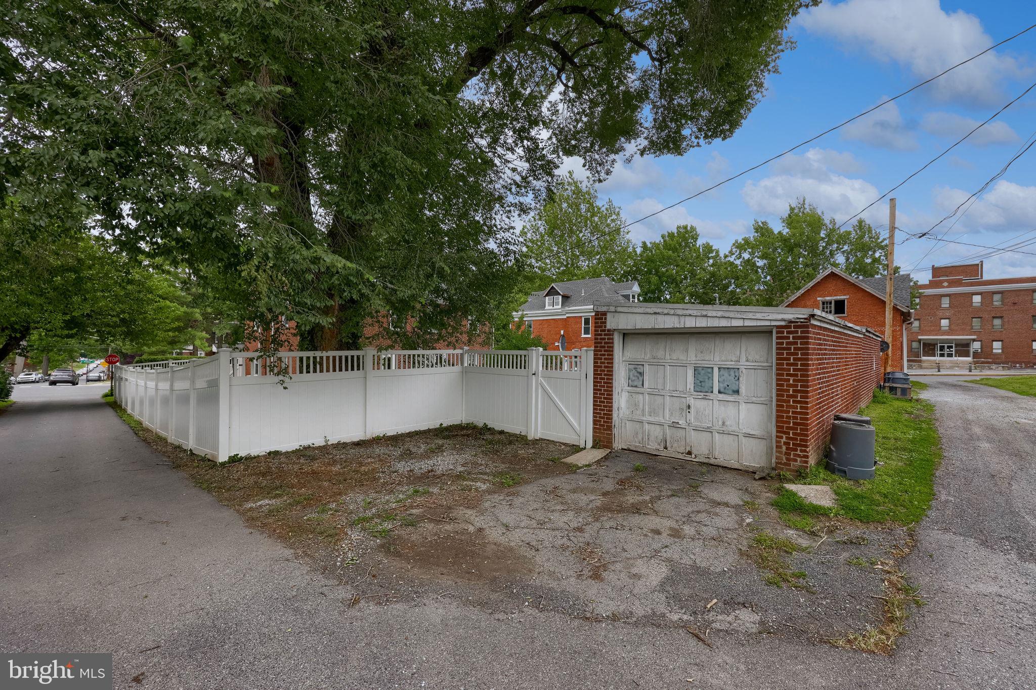 LANCASTER - Residential