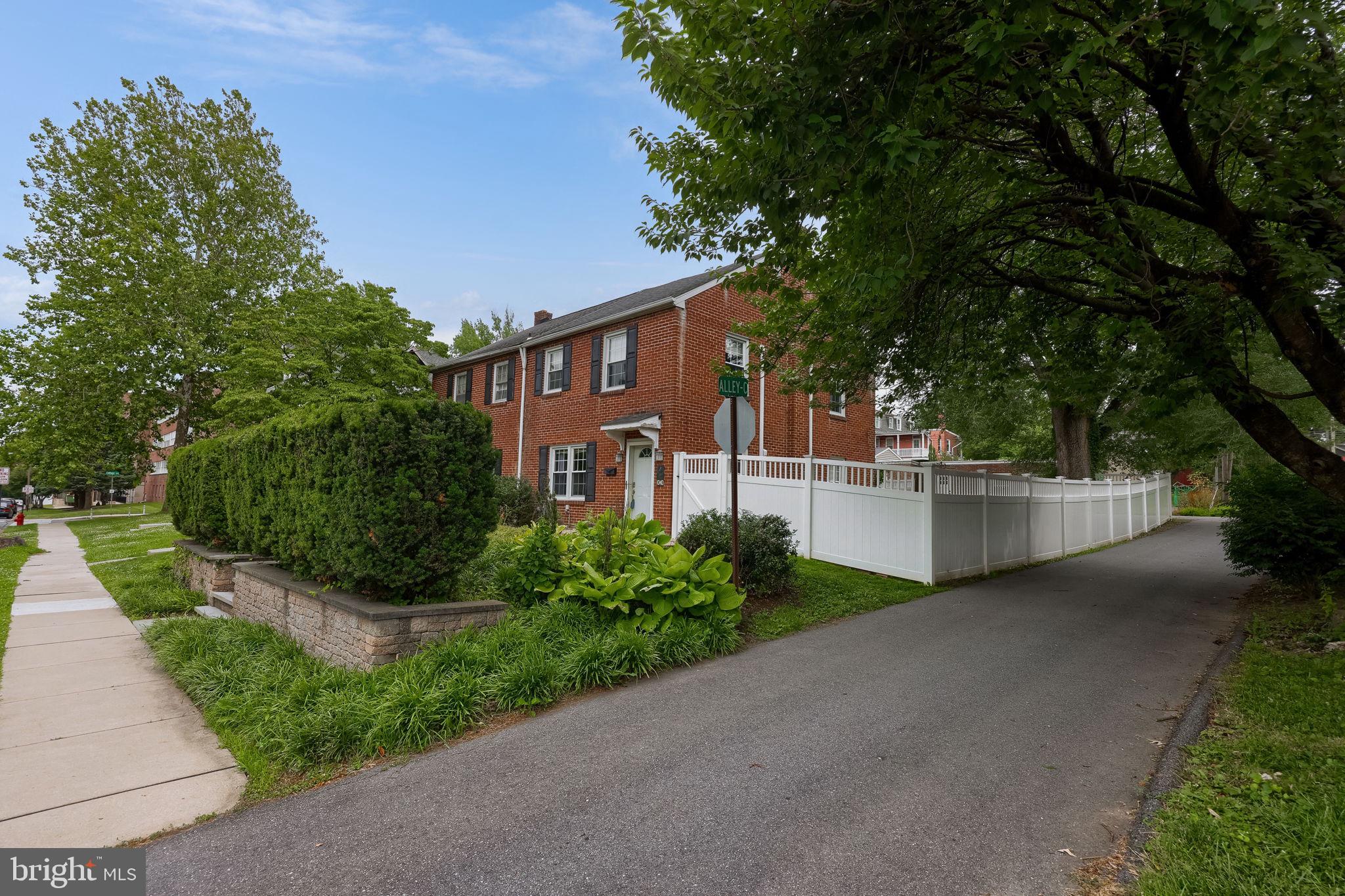 LANCASTER - Residential