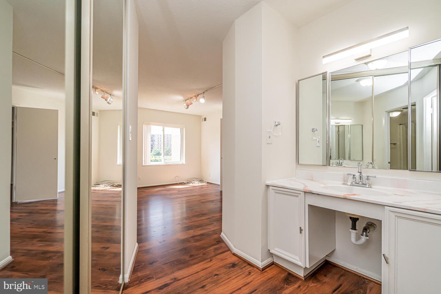 ROTONDA - Residential Lease