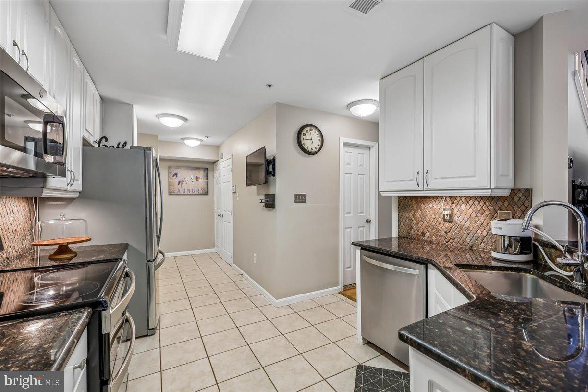 VILL AT MANCHESTER FARMS - Residential
