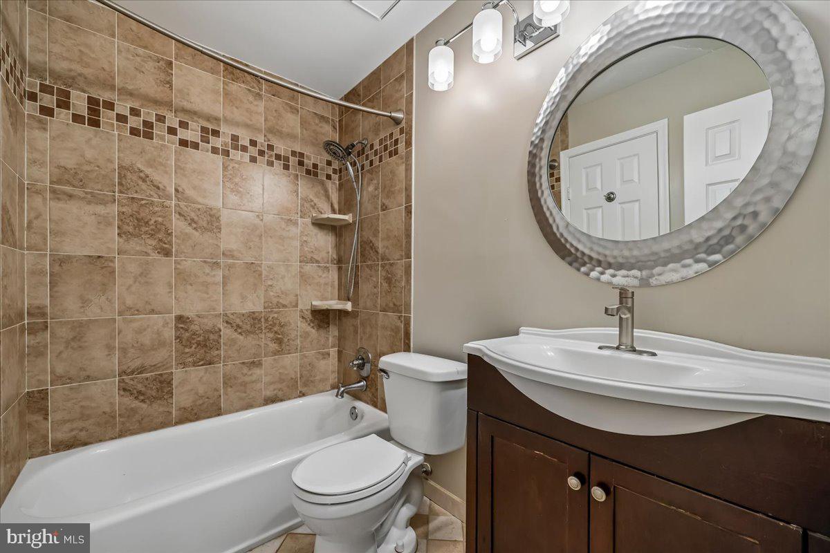 VILL AT MANCHESTER FARMS - Residential