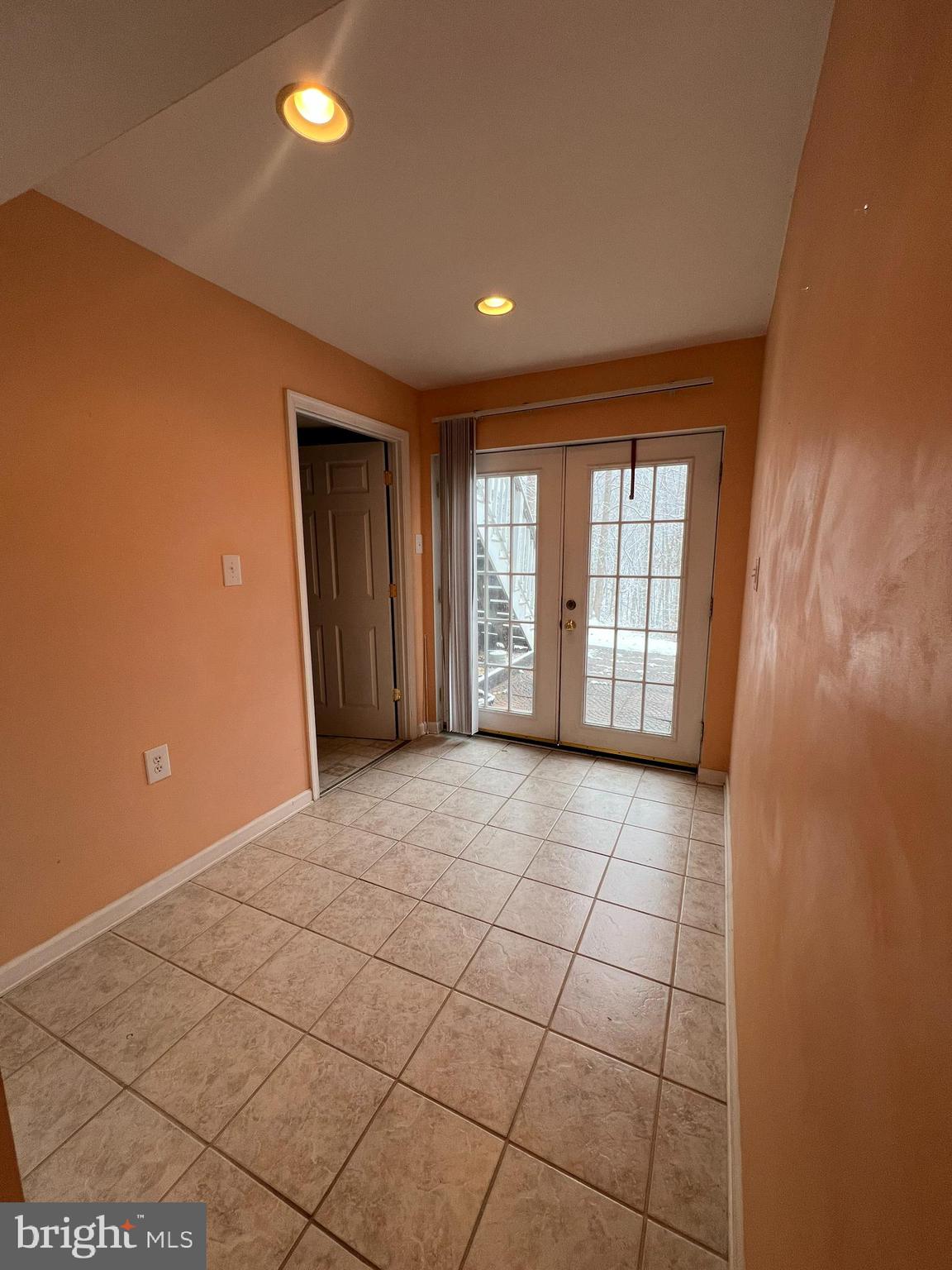 BAYVIEW ESTATES - Residential Lease