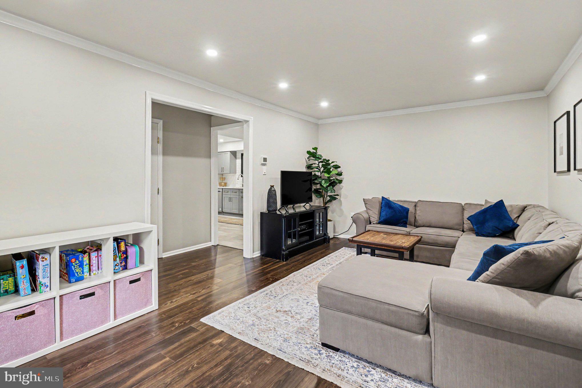 PINE CREST - Residential