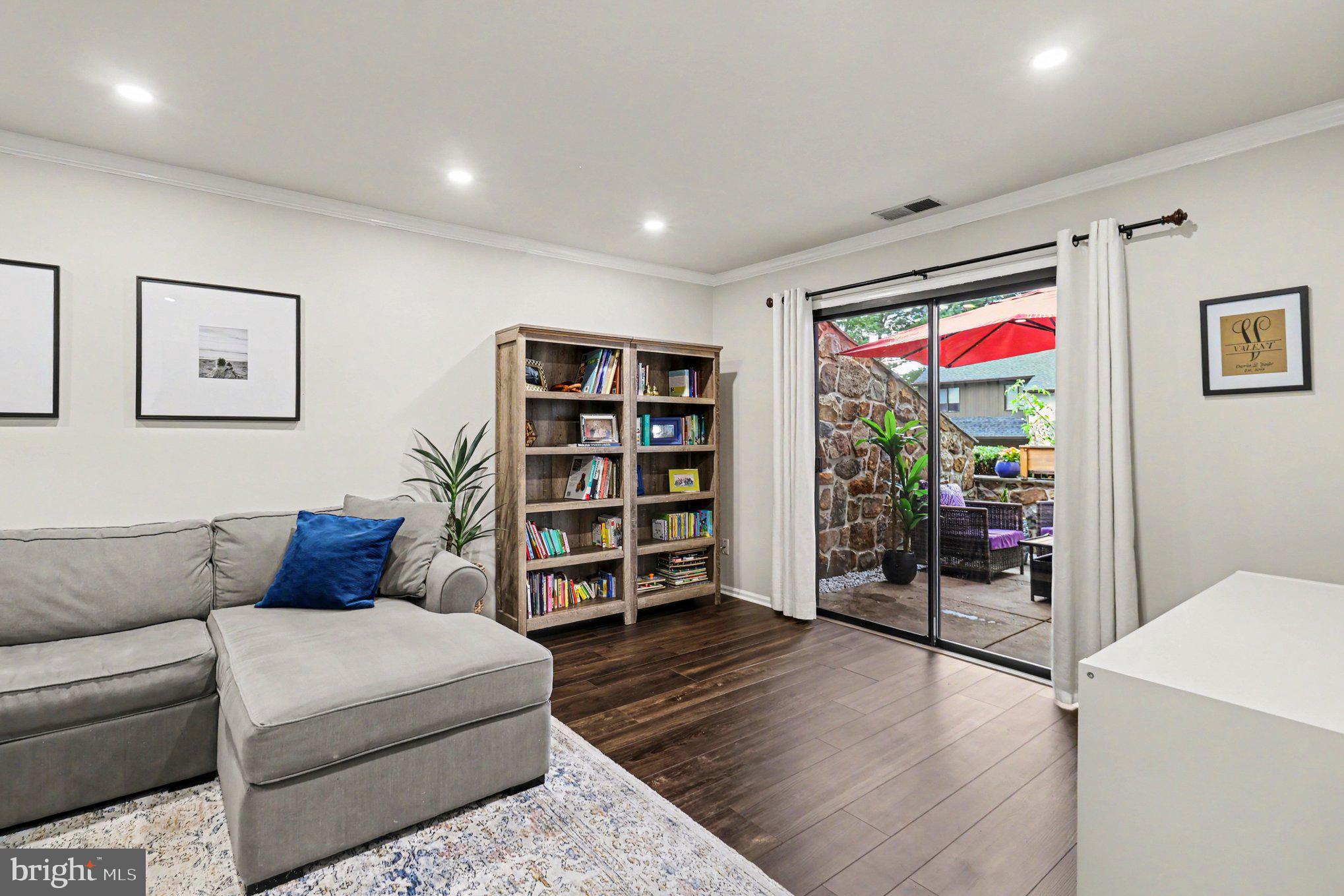 PINE CREST - Residential