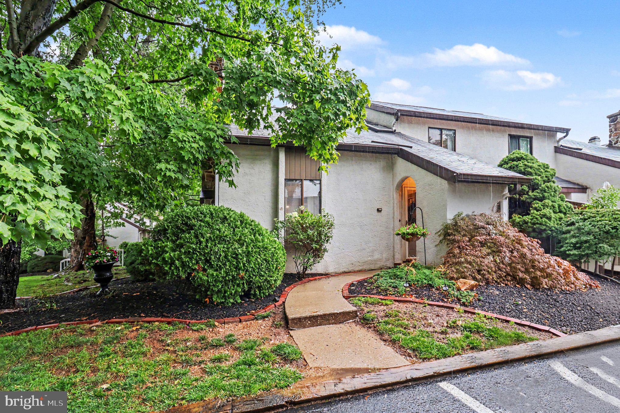 PINE CREST - Residential