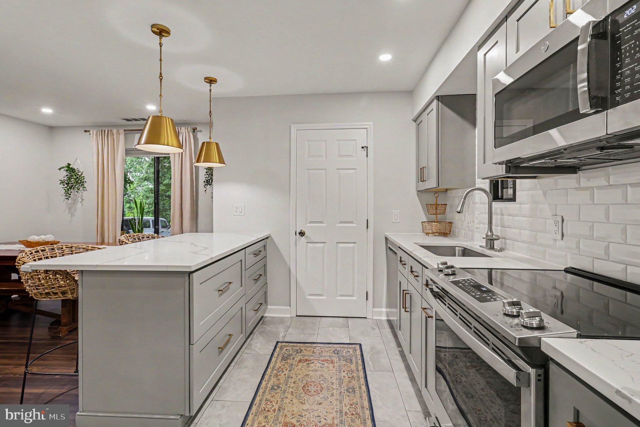 PINE CREST - Residential
