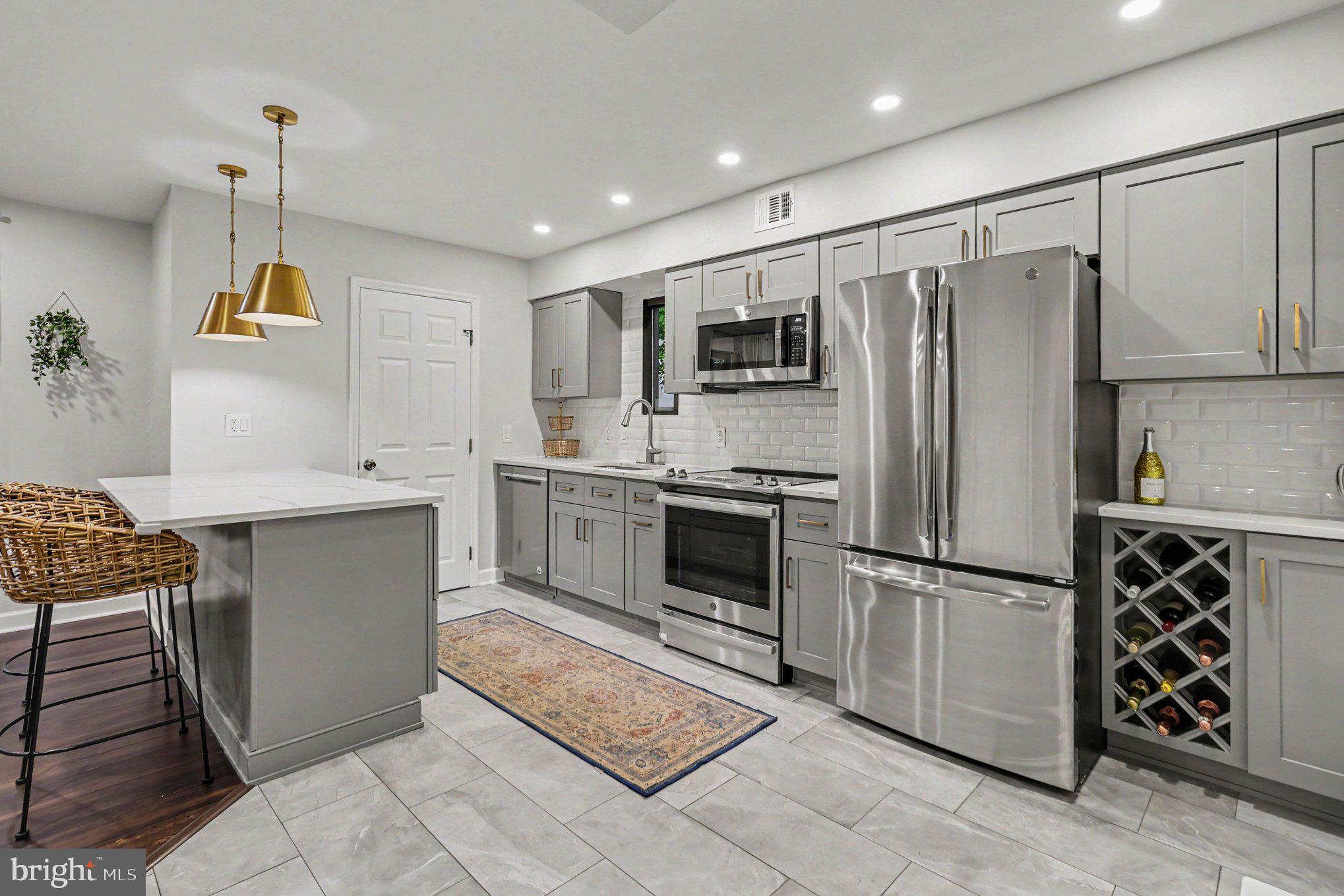 PINE CREST - Residential