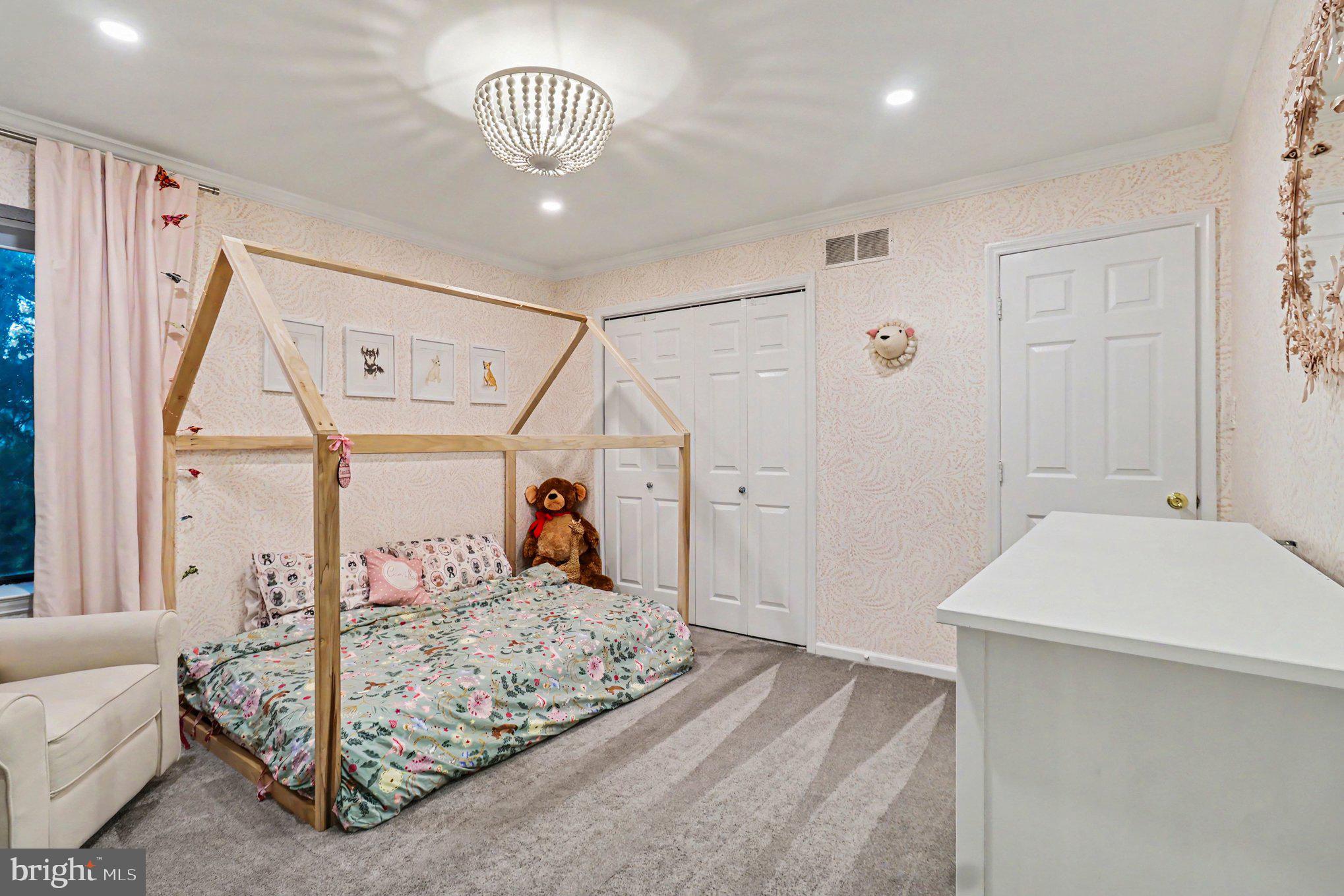 PINE CREST - Residential