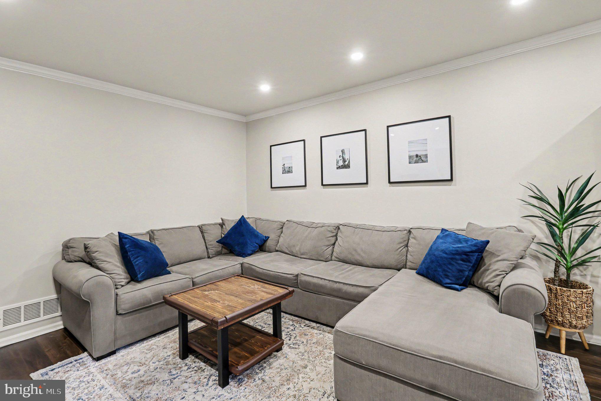 PINE CREST - Residential