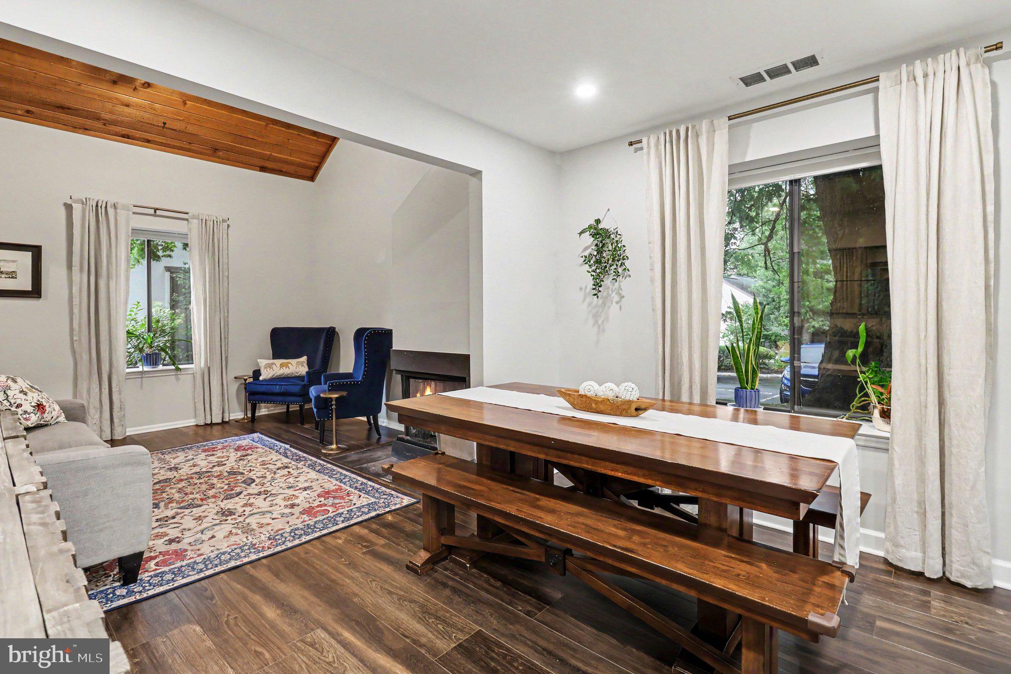 PINE CREST - Residential