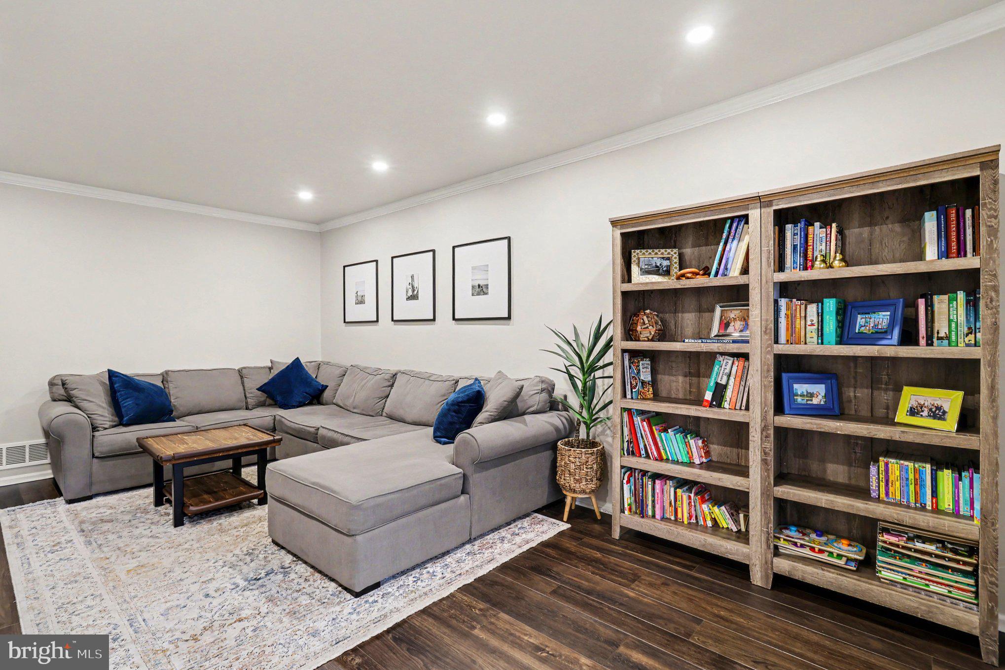 PINE CREST - Residential