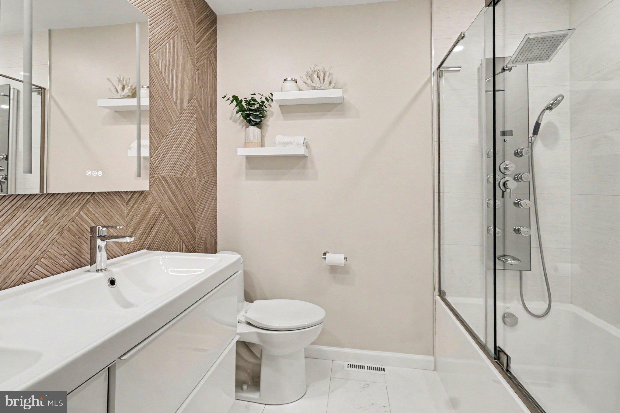 PINE CREST - Residential