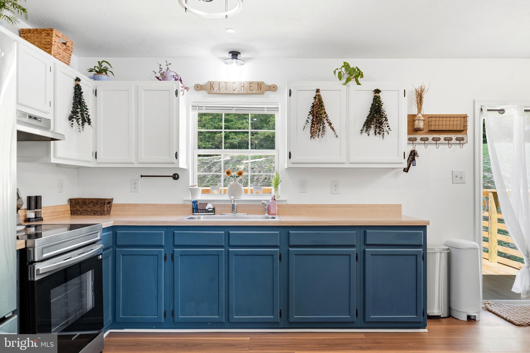 LAUREL RIDGE - Residential