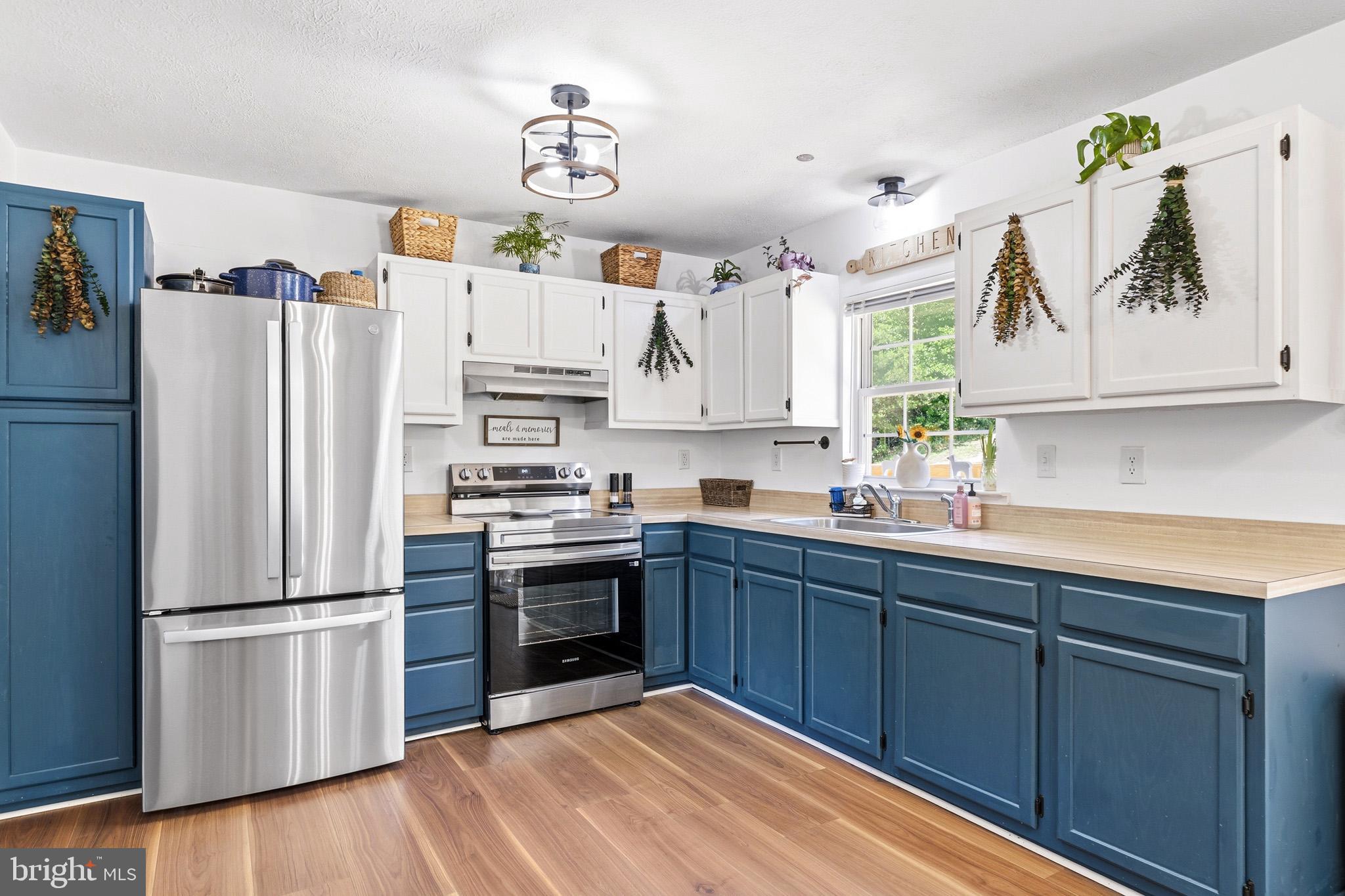 LAUREL RIDGE - Residential