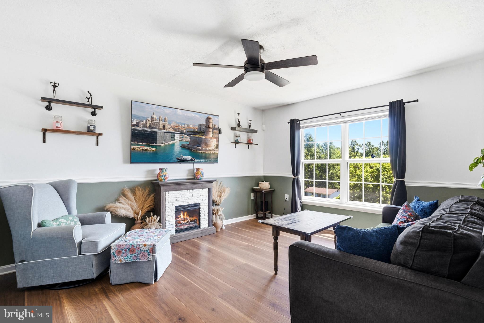 LAUREL RIDGE - Residential