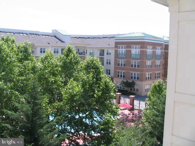 SAVOY AT RESTON TOWN CENTER - Residential Lease