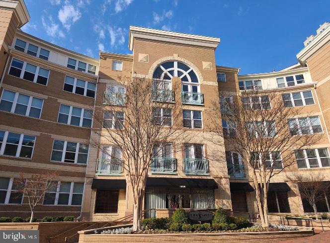 SAVOY AT RESTON TOWN CENTER - Residential Lease