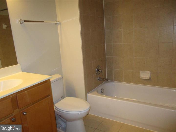 SAVOY AT RESTON TOWN CENTER - Residential Lease