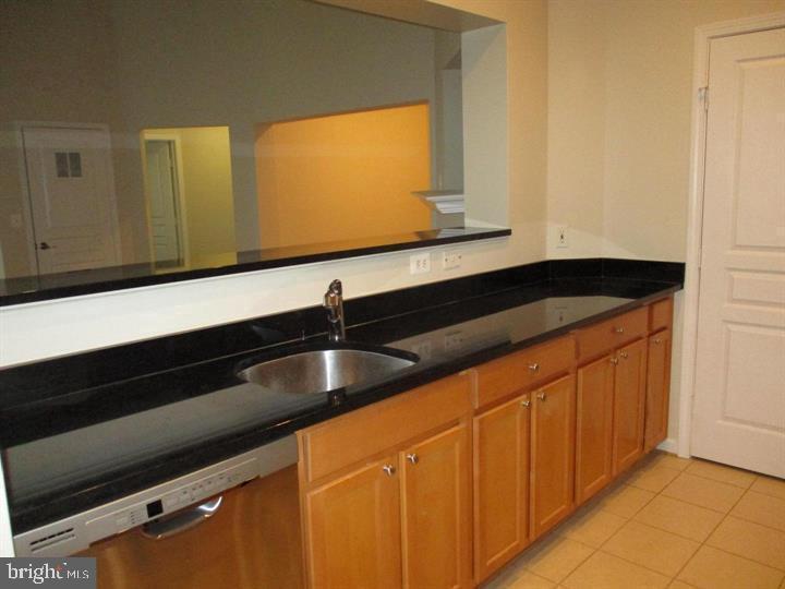 SAVOY AT RESTON TOWN CENTER - Residential Lease