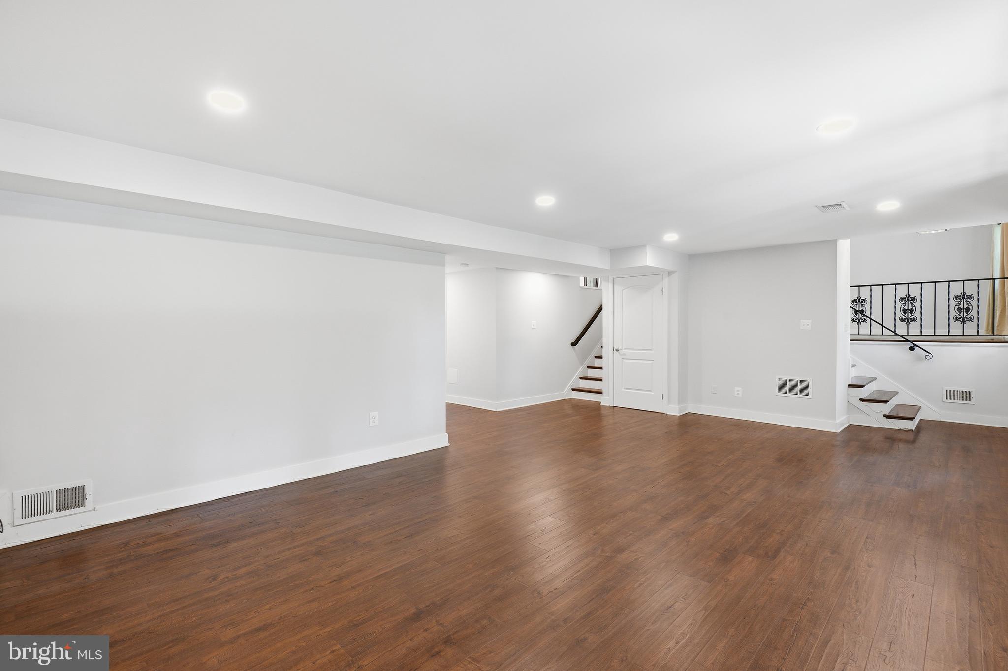 TALL OAKS - Residential