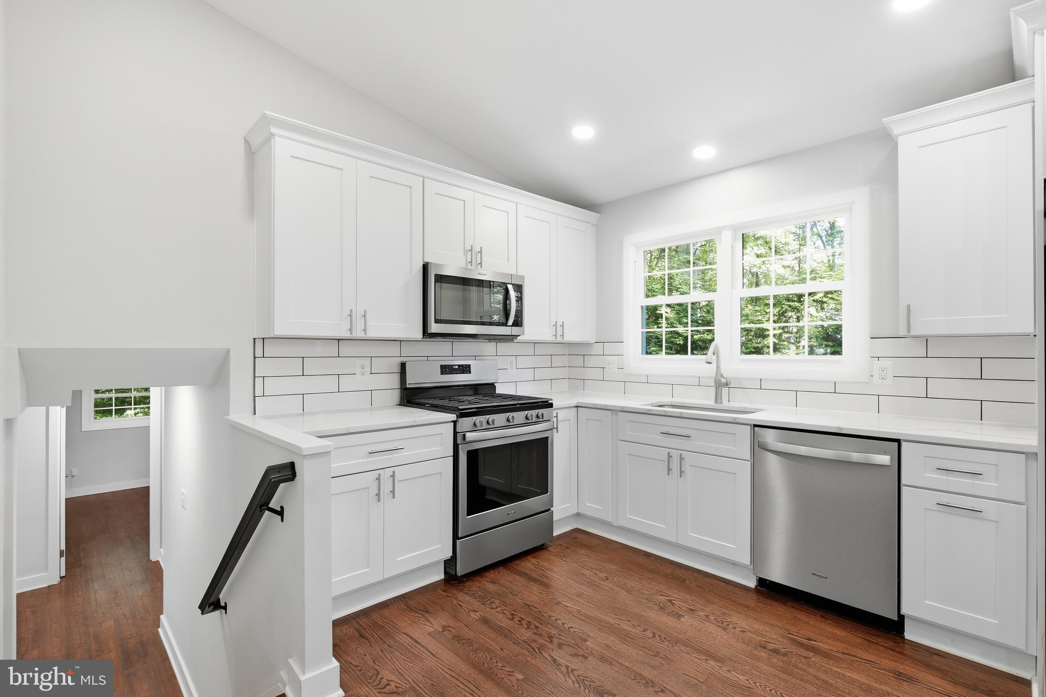 TALL OAKS - Residential