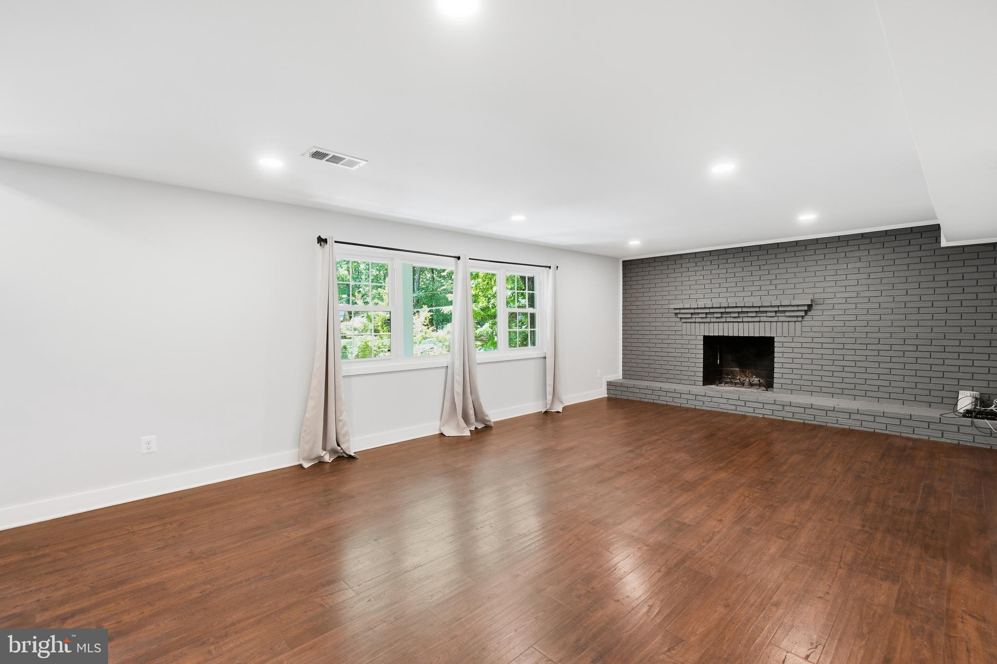 TALL OAKS - Residential