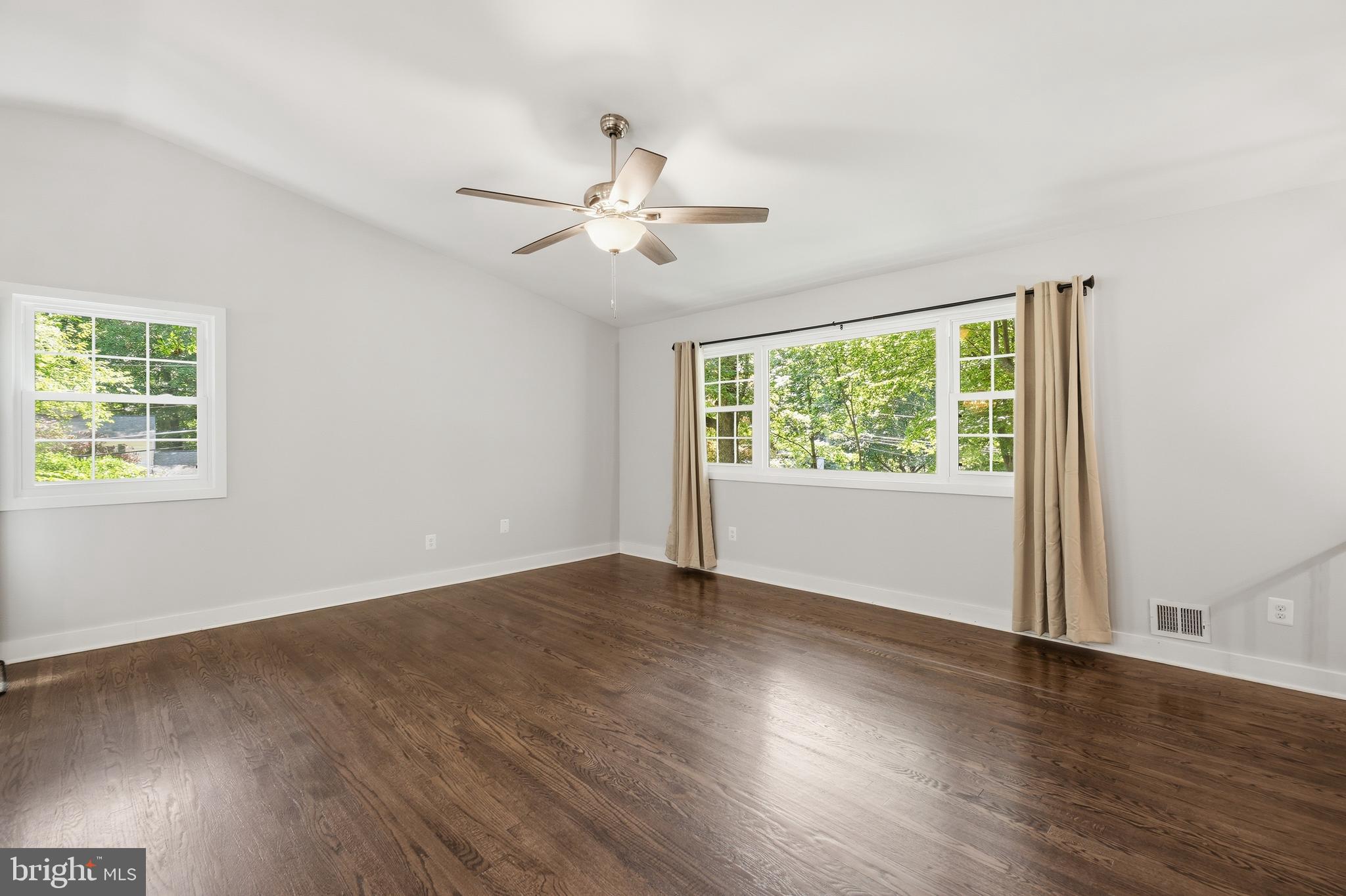 TALL OAKS - Residential