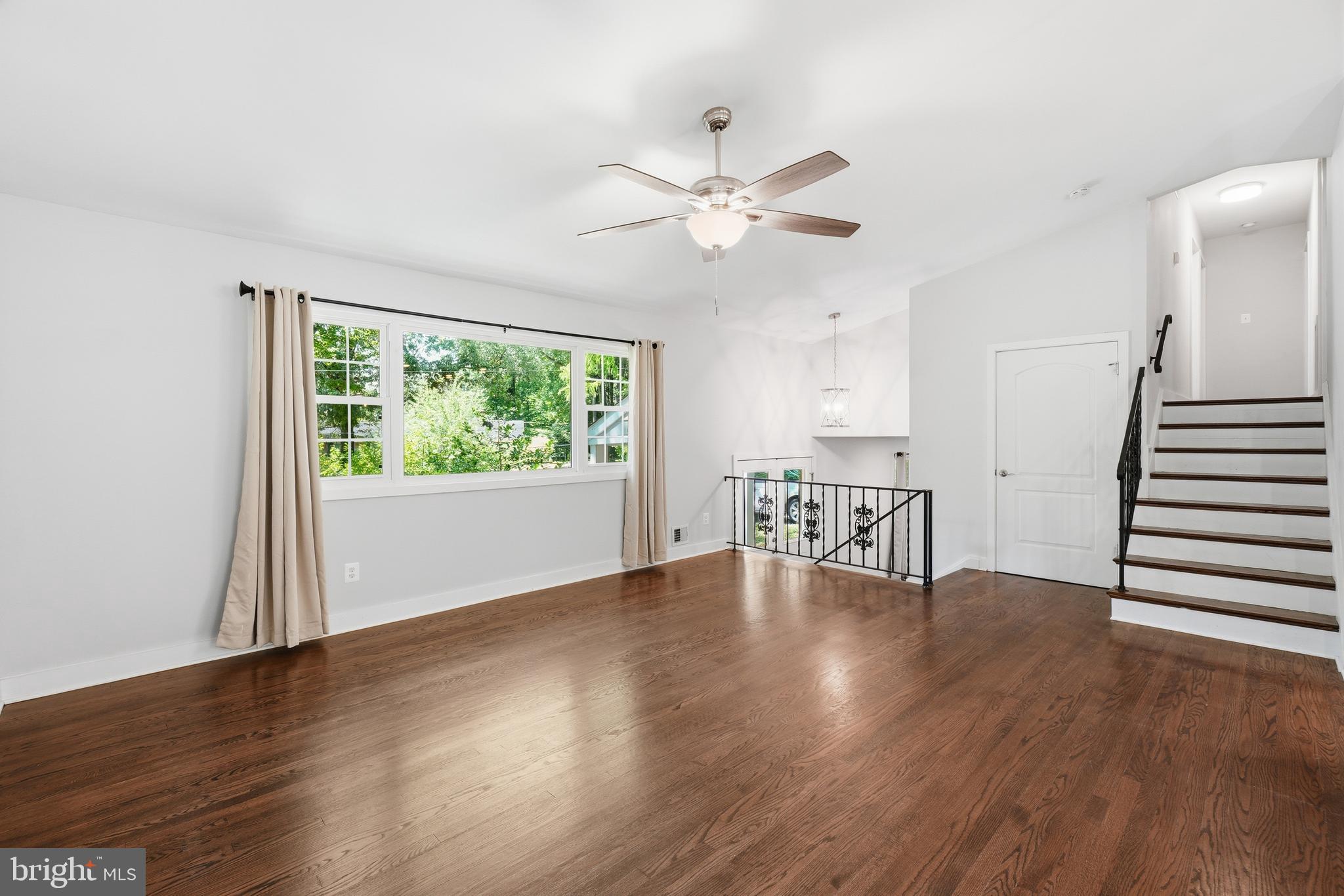 TALL OAKS - Residential