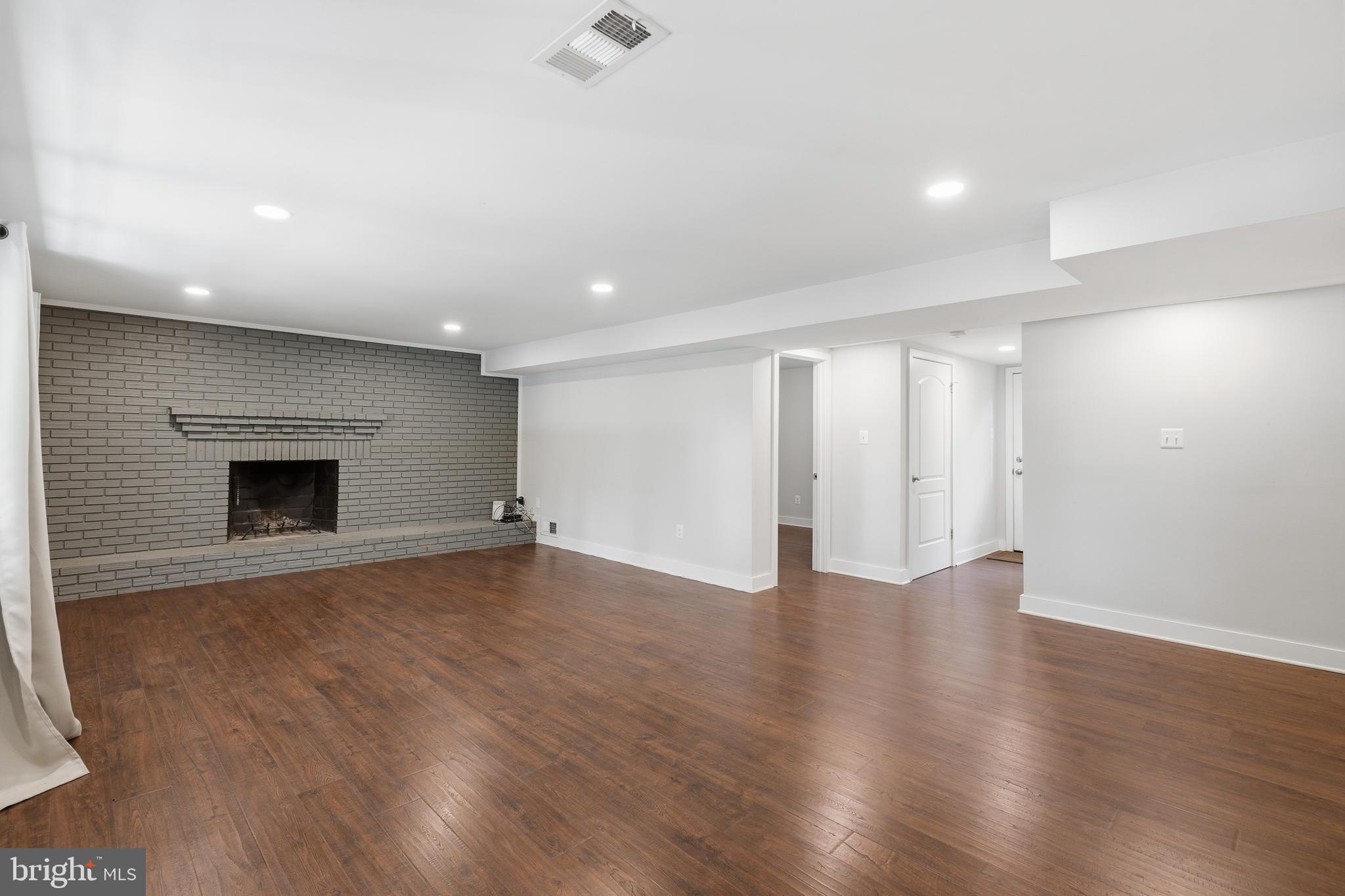 TALL OAKS - Residential