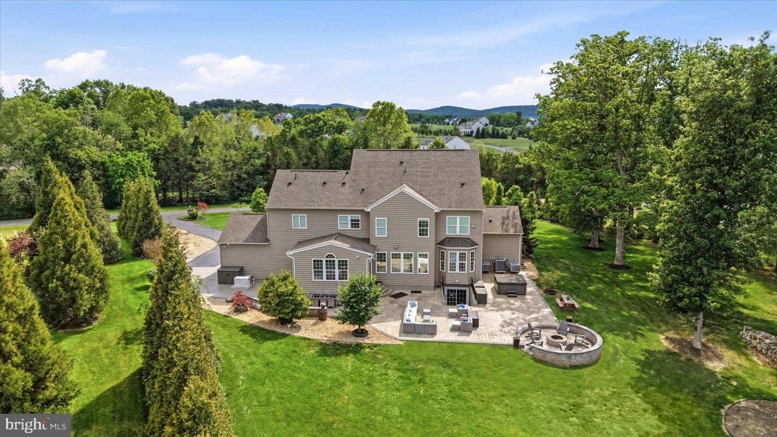 ESTATES @ CREIGHTON FARM - Residential
